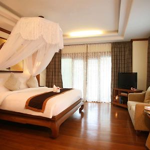 Lanna Deluxe Double or Twin Room Pool Access